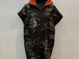 ロングベスト（着物リメイク）（御所車）（吉祥文様）の画像
