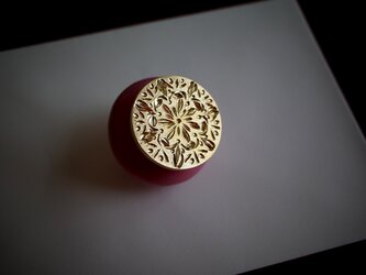 Hand engraved brass stamp : Snowflake (pink)の画像
