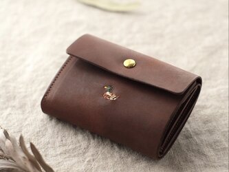 刺繍のある今いい財布　三つ折り　ミニ財布　ブラウン　カモの刺繍の画像