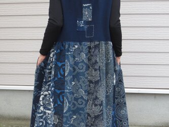 古布リメイク 型染のジャンバースカート ブローチ付き 型染 藍染
