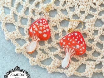 キノコのゆらゆらピアス★の画像