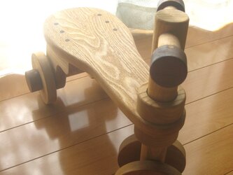 木製乗り物おもちゃ（タモの木)の画像