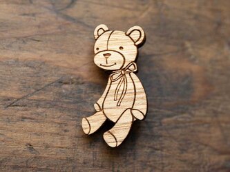 【木ｔｃｈ】クルミの木・ブローチ furry bear / くまのぬいぐるみの画像