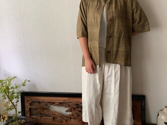 バルーンバックシャンを楽しむ手織り綿ラグラン半袖ブラウス　着こなし簡単なのに個性的　ゴールド絣の画像