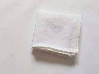 日用品店（布）ベルギーリネンのハンカチ／一辺だけ黄色のステッチ  45cm×45cmの画像
