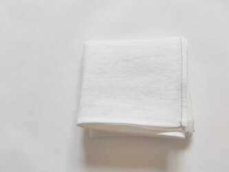 日用品店（布）ベルギーリネンのハンカチ／一辺だけブルーグレーのステッチ  45cm×45cmの画像