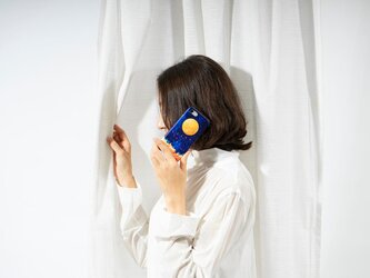 夜空と満月を描いた、スマホケースの画像