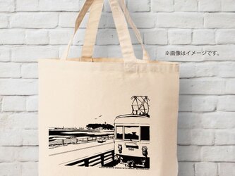 ・湘南イラストトートバッグ　江ノ島と江ノ電のモノクロイラスト「残夏」の画像