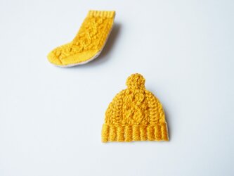 ［受注制作］アラン編みニット帽の刺繍ブローチ（mustard）の画像