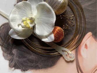 胡蝶蘭　オパールかんざし　くす玉髪飾りの画像