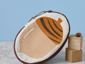 どんぐりのポーチ