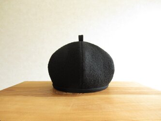 てっぺんに輪っか、ベレー帽　黒・ウール・変わり織りの画像