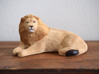 革のオブジェ　ライオンの画像