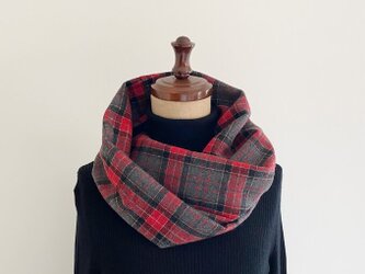 秋支度♡かぶるだけでおしゃれに決まるスヌード♡グレー×レッド　タータンチェック柄　ウール混　秋冬の画像