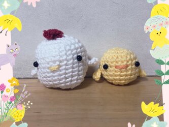 ＊コットン糸のニワトリ親子の編みぐるみストラップセット＊の画像