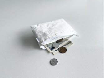 【mini wallet】ポリエチレン素材 / ３つの収納スペース / ホワイトの画像