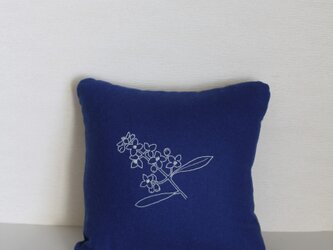 オリーブの花のクッション(ブルー)の画像