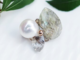 ラブラドライト水晶とマーキス水晶、真珠のブローチ　～Cordeliaの画像