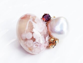 チェリーブロッサムアゲートとガーネット・真珠のブローチ　～All your heartの画像