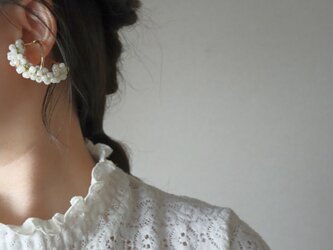 white lace egg , ear cuffの画像