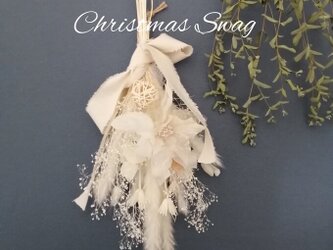 ポインセチアのホワイトクリスマススワッグ ドライフラワースワッグの画像