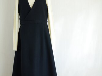 ウールのカシュクールジャンパースカート　ブラックの画像