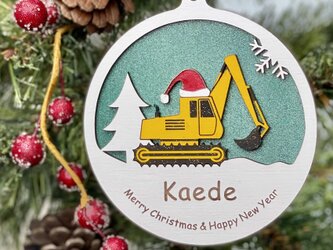 〈名入れ〉ショベルカーのクリスマスオーナメント　置台つきの画像