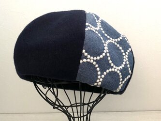 TOPI ウールと刺繍生地のベレー（ネイビー）の画像