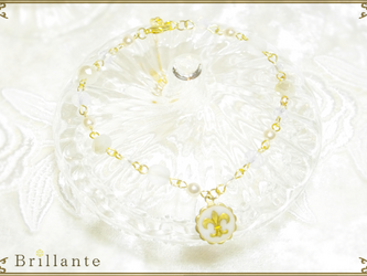lily emblem bracelet (white)の画像