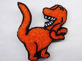 ぽっちゃり恐竜のブローチ　ビーズ刺繍のティラノサウルス　(リュネビル刺繍)の画像