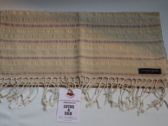 蓮糸とシルクで織ったストールの画像