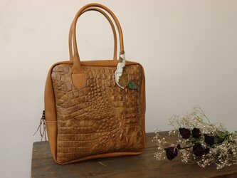 2トーンカラーのクロコボストンbagの画像