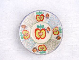 黄色いリンゴと蝶絵の色絵大皿の画像