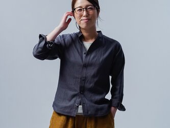 【wafu / リネンシャツ】 抜群に使いやすいスッキリシルエット スタンドカラーシャツ /グリーフラネル t034g-gfn1の画像