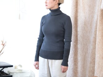 【榊染め】Organic Cotton無縫製バイカラーリブタートルセーターの画像