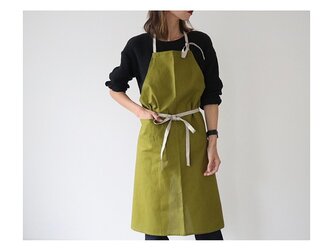 おうち時間もお洒落に過ごす、コットンリネンのシンプルエプロン／バイカラーリネンエプロン／グリーンティー×生成りの画像