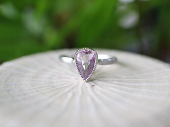 大粒のピンクサファイア指輪の画像
