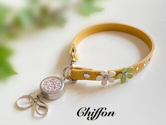 ミニリールキー&スワロフスキー*+:｡.｡ 　フラワー&ハンドストラップ　/マスタードの画像