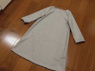 K様オーダーライトグレーウールのシンプルワンピースの画像