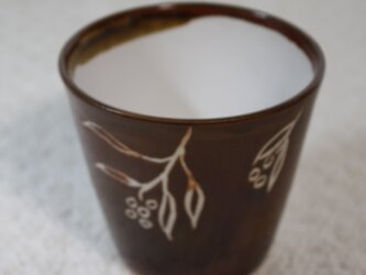 染め抜き草花模様の湯のみの画像