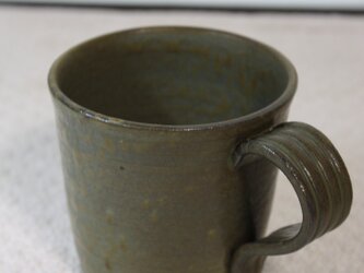 枯れ草色のマグカップの画像