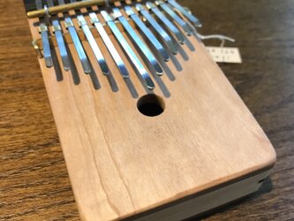 極小カリンバ　12keys　カバ・さくらの画像