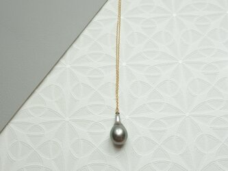 14kgf 個性的なフォルムのタヒチアンパール　ペンダントネックレス　｛黒蝶真珠｝の画像