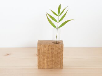 木製フラワーベース　「kikko」　タモ無垢材　一輪挿しの画像