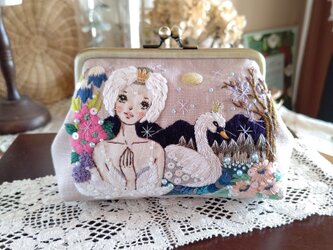 手刺繍がま口ポーチ★白鳥の湖の画像