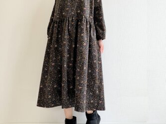 リバティファブリック＊大人のナチュラル長袖ワンピース＊あったかコーデュロイ＊草花柄＊秋冬リラックス＊コットン100％の画像