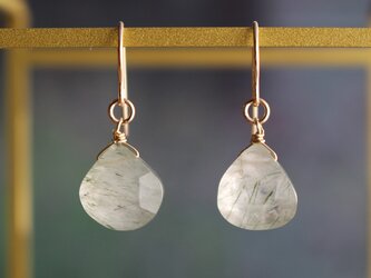 グリーンルチルクォーツのピアス（K14GF）✨癒しのミントグリーン✨の画像