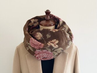 上質なゴブラン織のかぶるだけスヌード　上品　大人　薔薇柄　花柄　フラワー　茶　ブラウンの画像