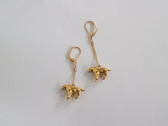 洞窟壁画から逃げ出した馬のピアス（イヤリング）の画像