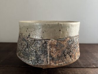 焼締&泥彩&灰釉紋黄土「纏」下駄履き高台茶碗　(四寸　12㎝　深鉢)No.2の画像